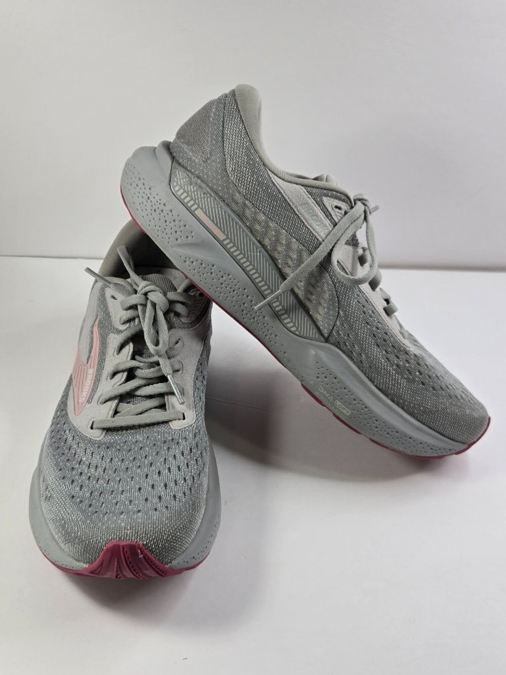 Brooks Running Shoes Adrenaline 24 GTS Size 9.5 NARROW Gray and Pink